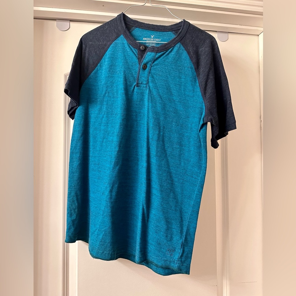 Men’s American Eagle Active Flex shirt size small